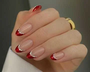 Vermelho Clássico com Toque de Ouro - detalhe