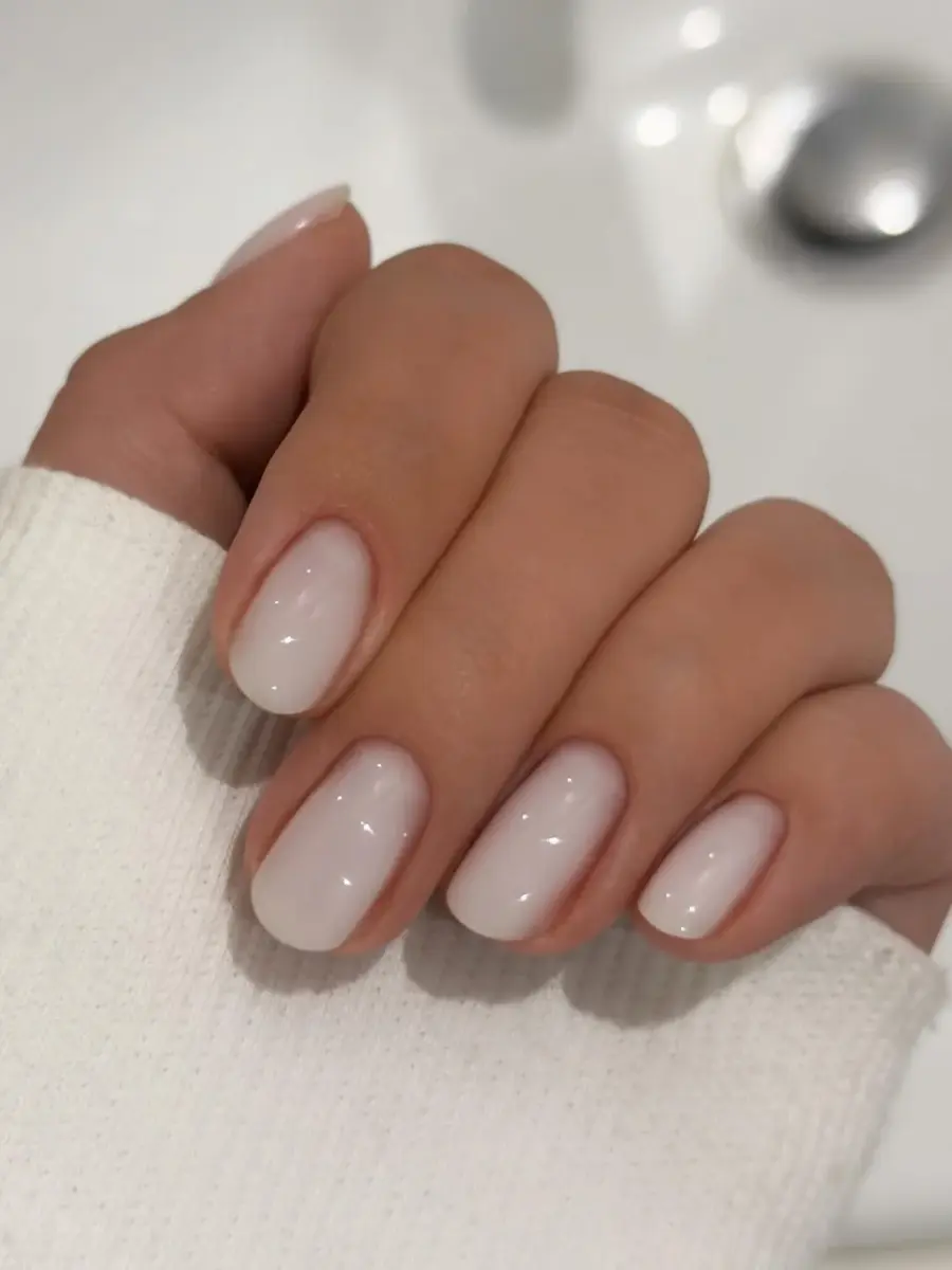 Unhas Cloud Dancer: A Suavidade do Creme de Baunilha - detalhe