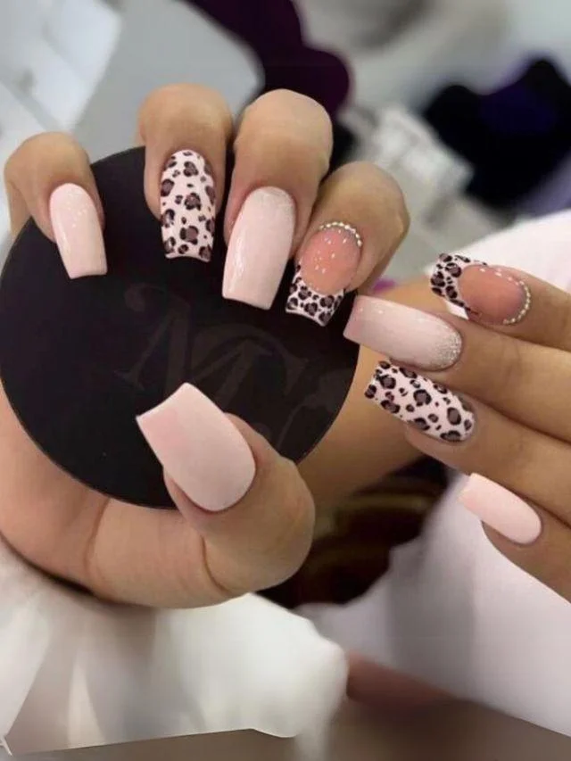 Oncinha Vibrante: Explosão de Cores Neon - detalhe