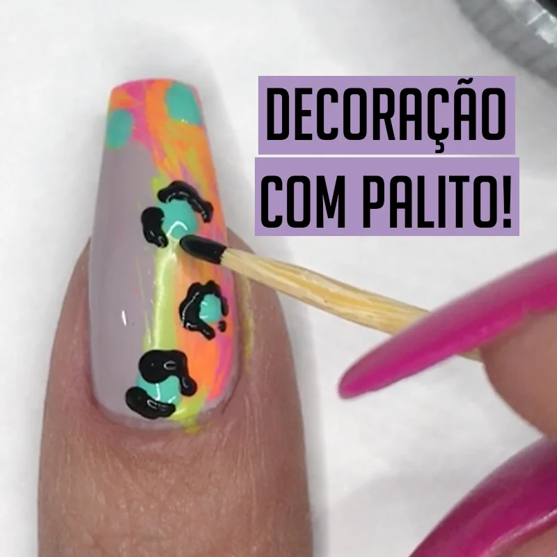 Unhas Minimalistas com Pontilhismo Delicado: A Elegância nos Detalhes - detalhe