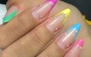 Aura Neon Psicodélico: A Energia do Carnaval na Ponta dos Dedos - detalhe