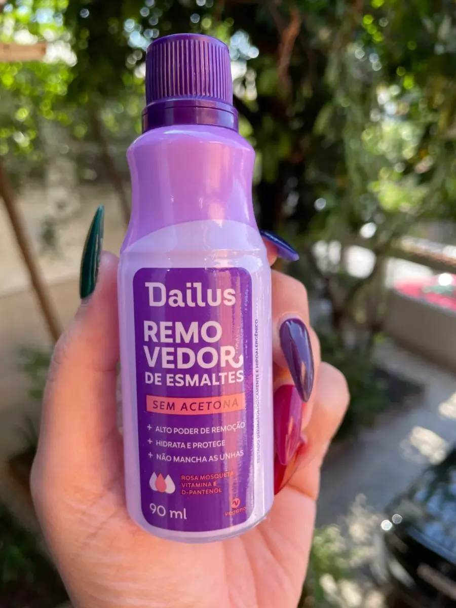 Com Removedor de Esmalte Sem Acetona Enriquecido com Vitamina E: Tratamento Completo - detalhe