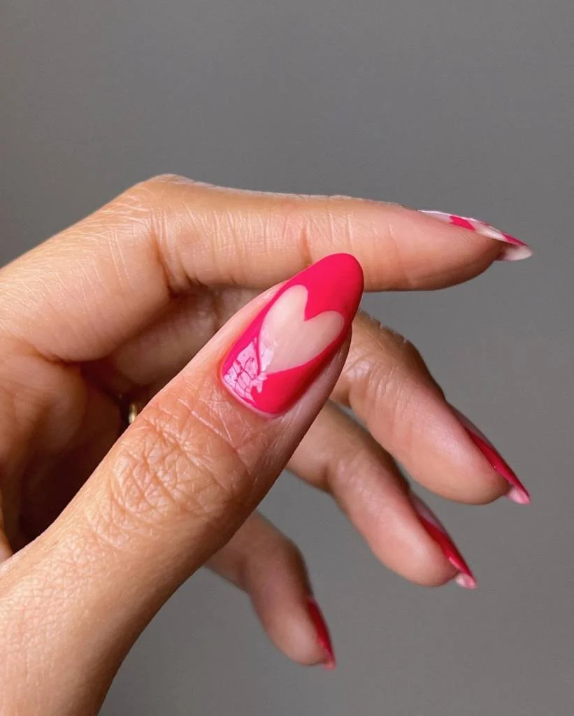 Vermelho Sangue com Decoração de Corações Vazados - inspiração