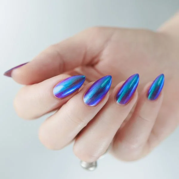 Unhas de Gel com Efeito Cromado: Um Espelho nas Suas Mãos - ideia