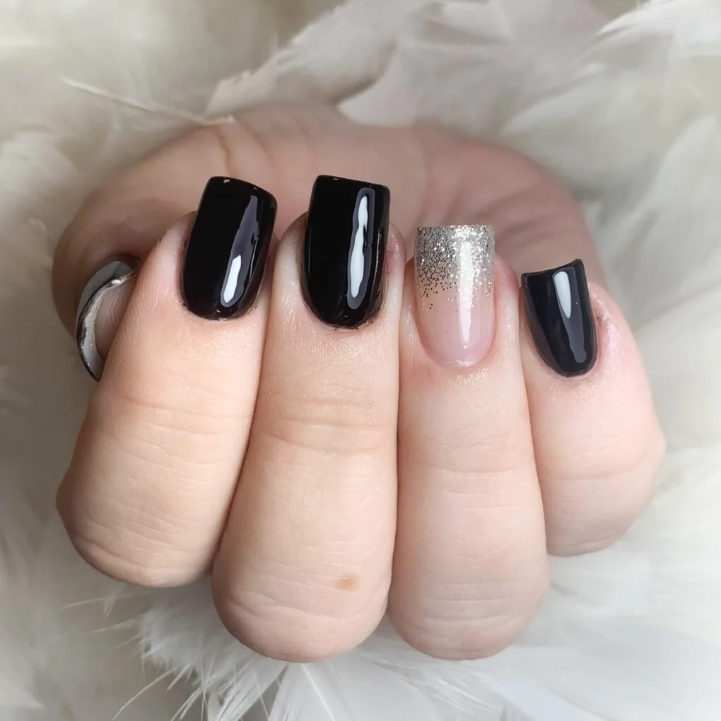 Esmalte Preto com Detalhes em Foil Dourado: Rock Glam - inspiração