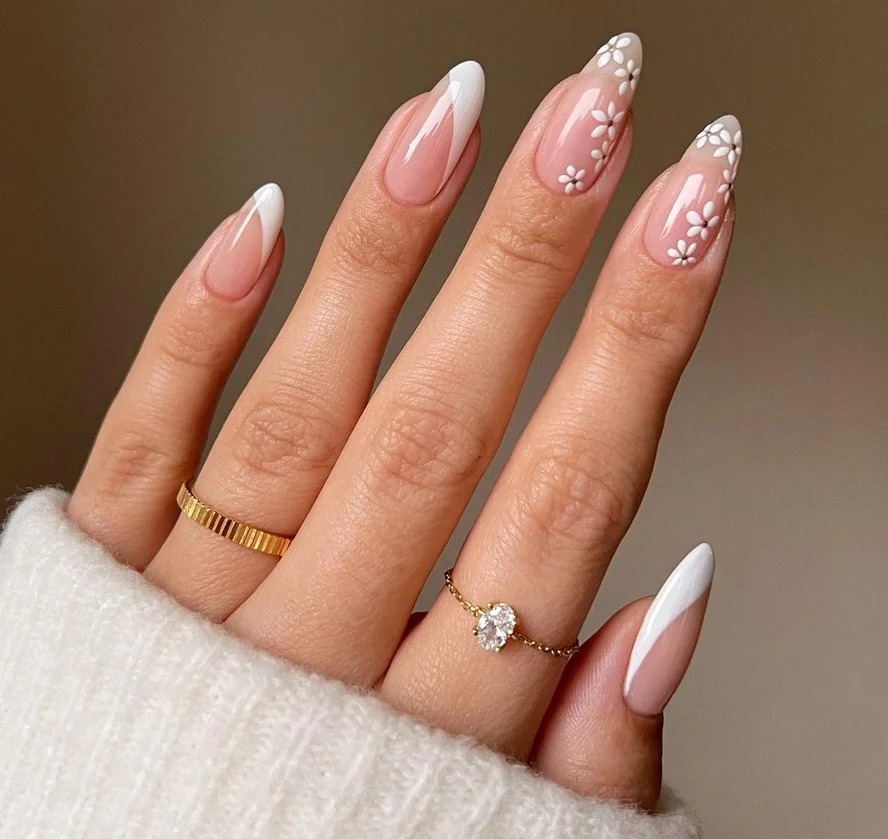 Unhas Alongadas com Gel e Flores Secas - inspiração