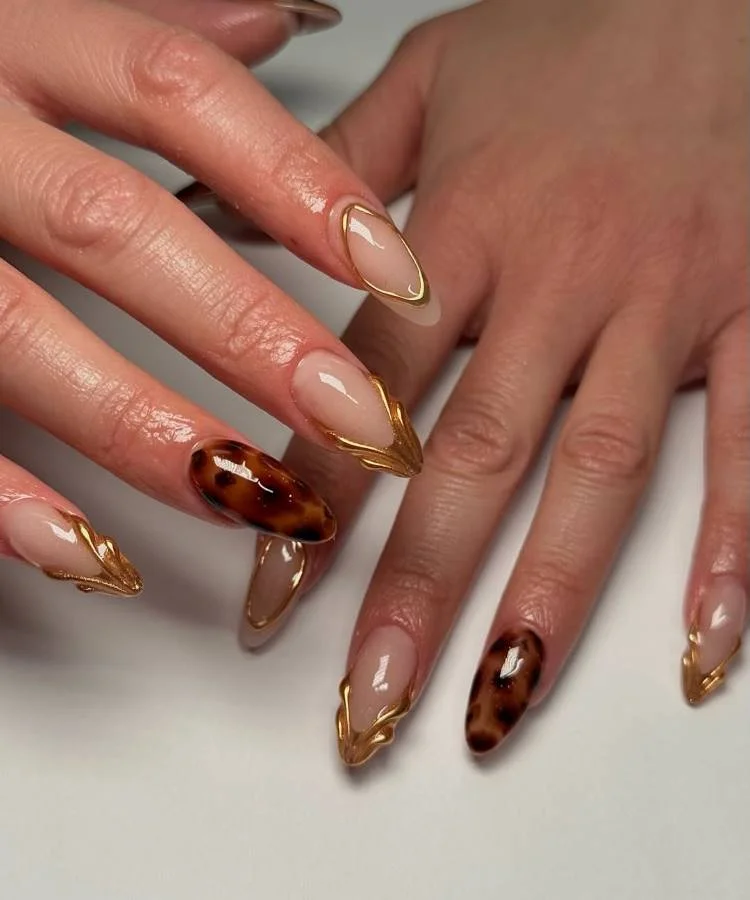Unhas Amêndoa com Efeito Craquelado - inspiração