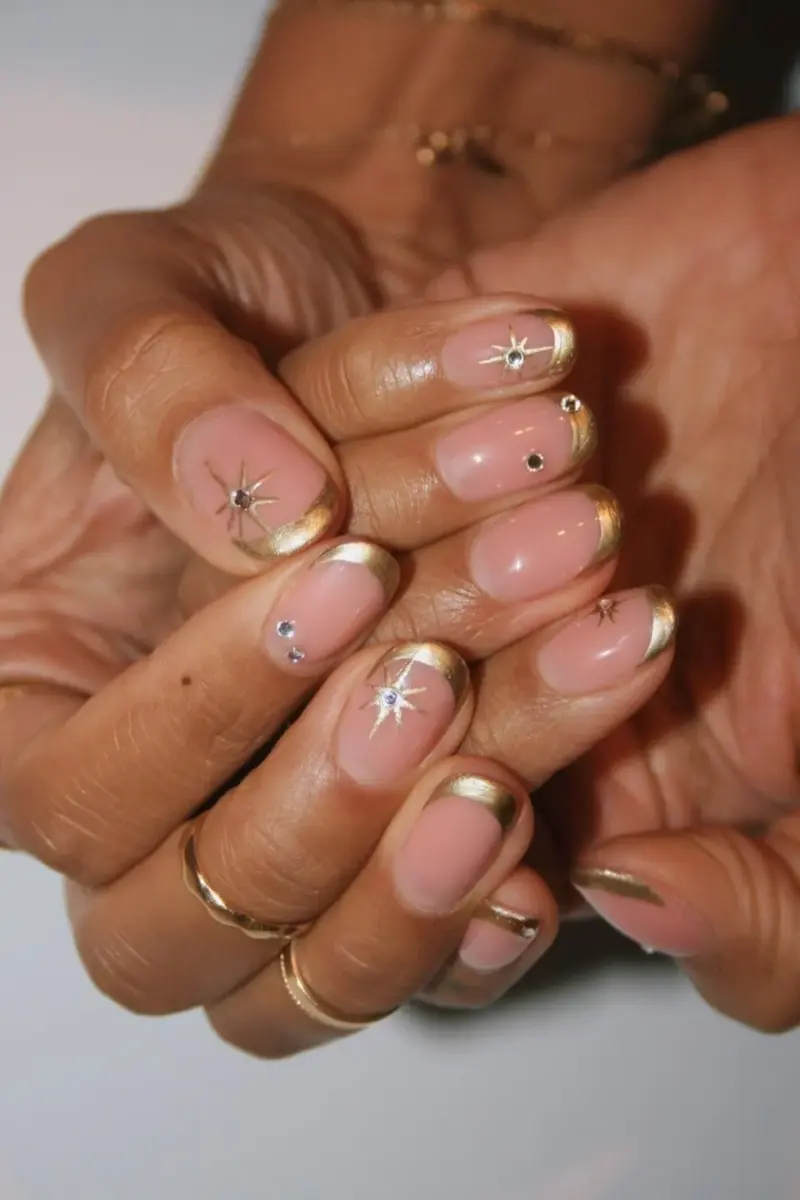 Nude Elegante com Flocos de Ouro - detalhe