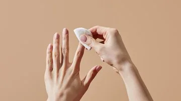 Lixamento Superficial: Preparando a Unha para a Remoção - detalhe