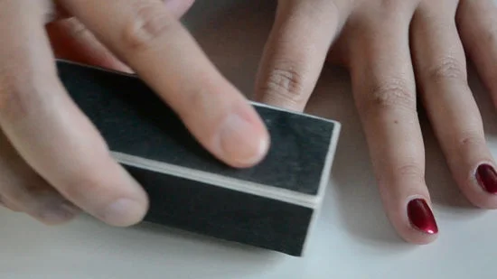 Lixamento Superficial: Preparando a Unha para a Remoção - ideia