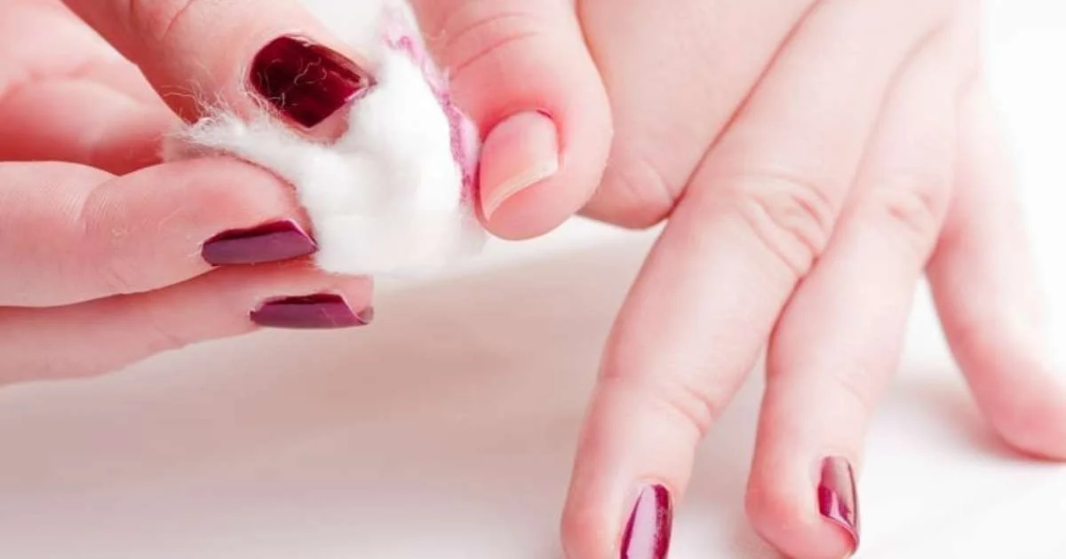 Unhas marmorizadas com proteção extra nas pontas - ideia