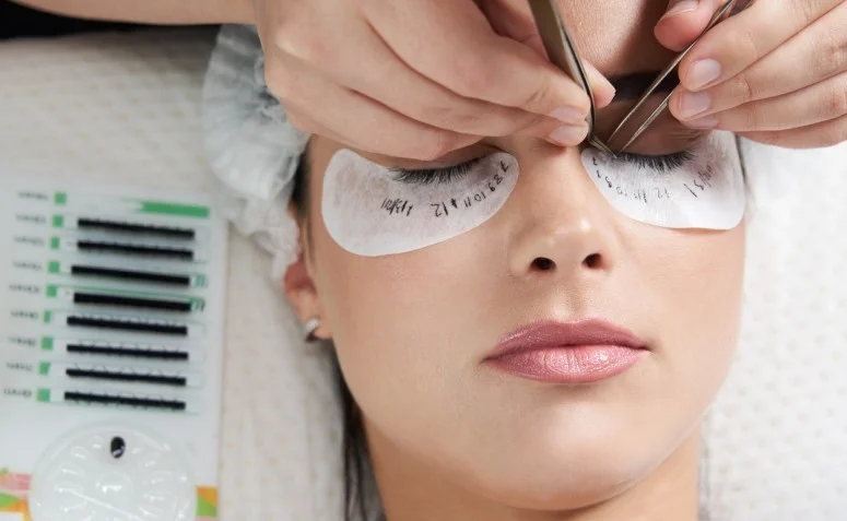 Extensão de Cílios Fio a Fio: Alongamento Natural e Duradouro - detalhe