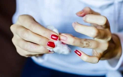 Água Quente e Paciência: O Poder da Imersão para Unhas Sensíveis - inspiração