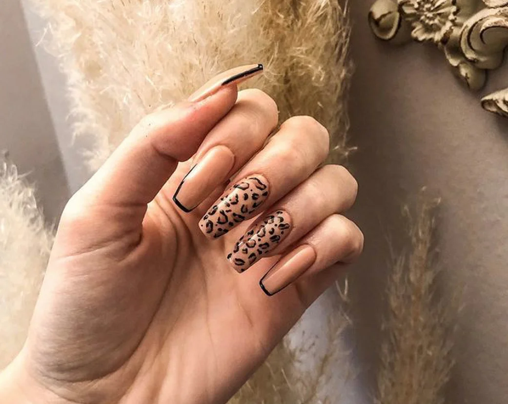 Sofisticação Animal: Oncinha com Traços Dourados - ideia