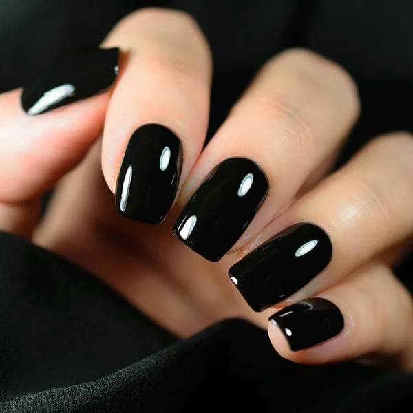 Unhas Pretas com Esmalte Craquelado: Textura e Atitude - ideia