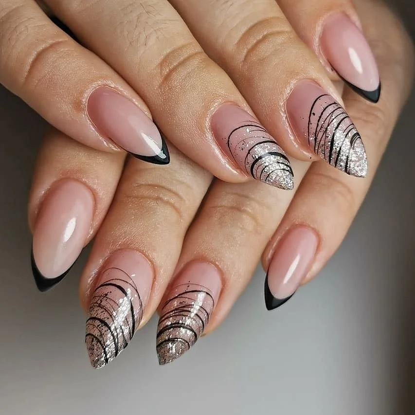 Unhas Negativas com Delineado Metálico: Design Inovador - detalhe