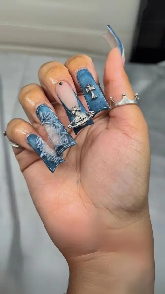 Unha Jeans com Aplicações de Pérolas: Elegância Rústica - detalhe