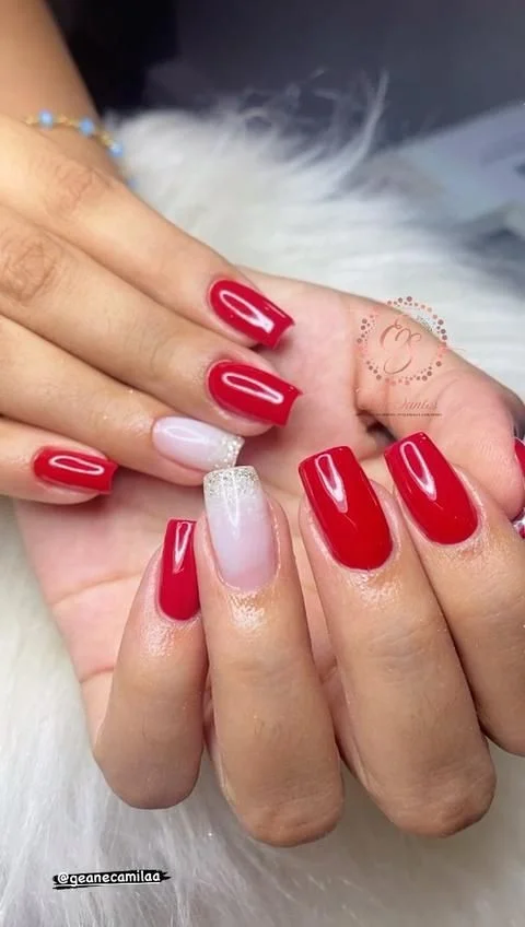 Filha Única com Glitter Vermelho Intenso: Um Ponto de Luz - detalhe