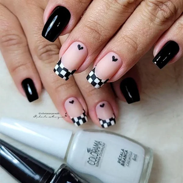 Desenhos Abstratos em Preto e Branco: Uma Nail Art Artística e Cheia de Personalidade - ideia