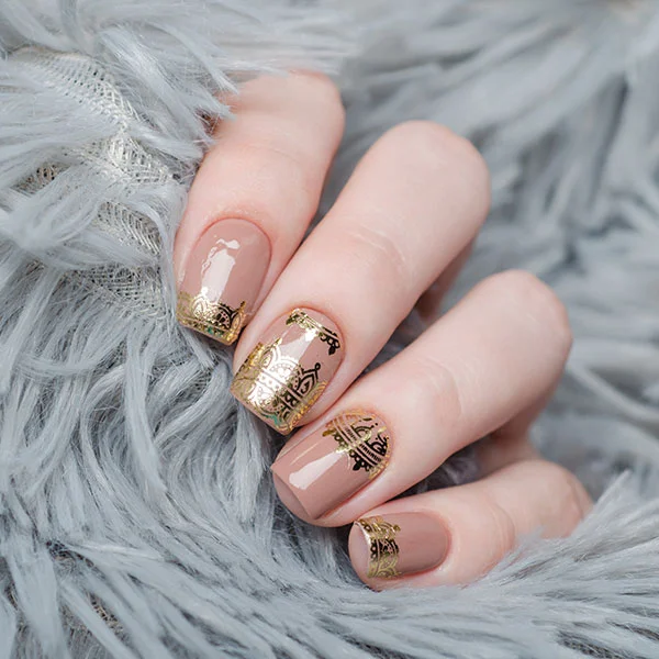 Detalhes em Foil Dourado: Um Toque de Luxo Discreto - detalhe