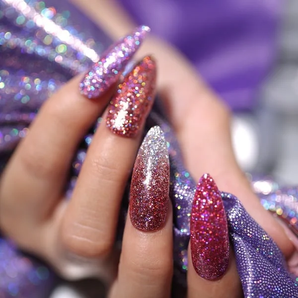 Unhas Amêndoa com Aplicação de Fita Adesiva - inspiração