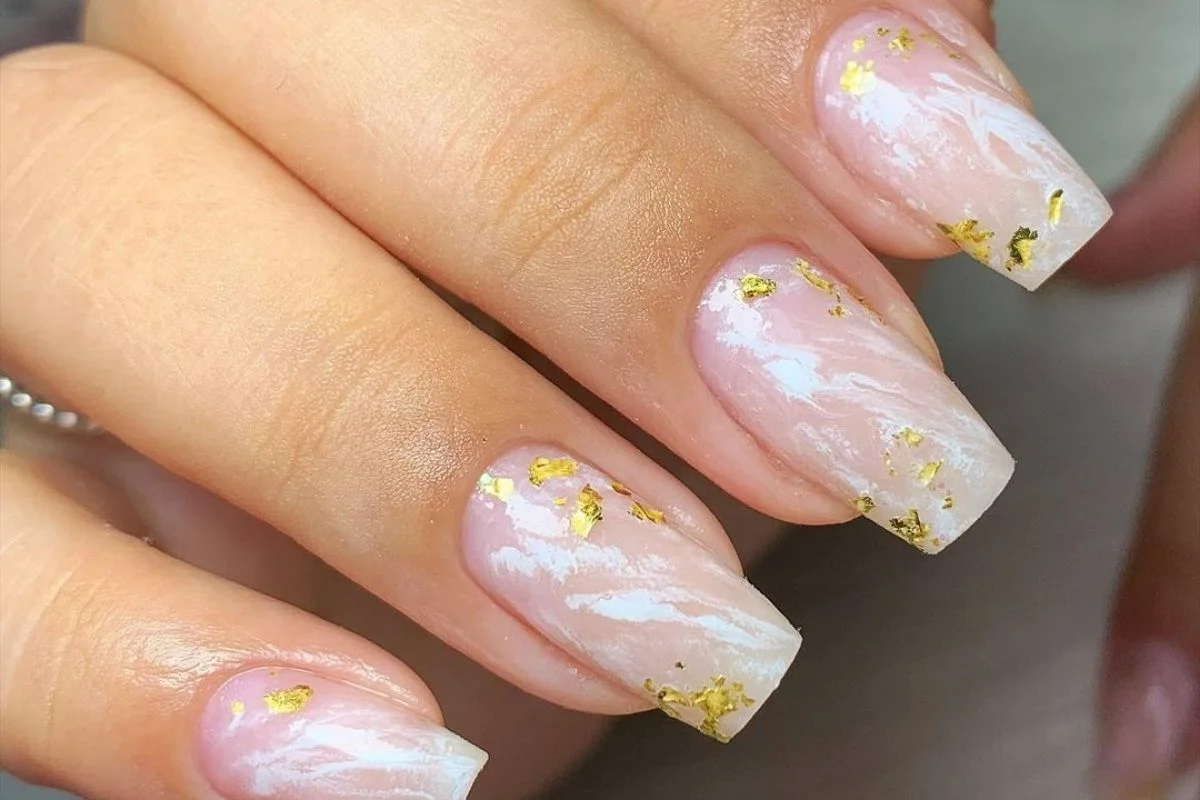 Unhas com Folhas de Ouro - inspiração