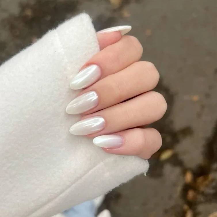 Unhas Cloud Dancer: A Suavidade do Creme de Baunilha - ideia