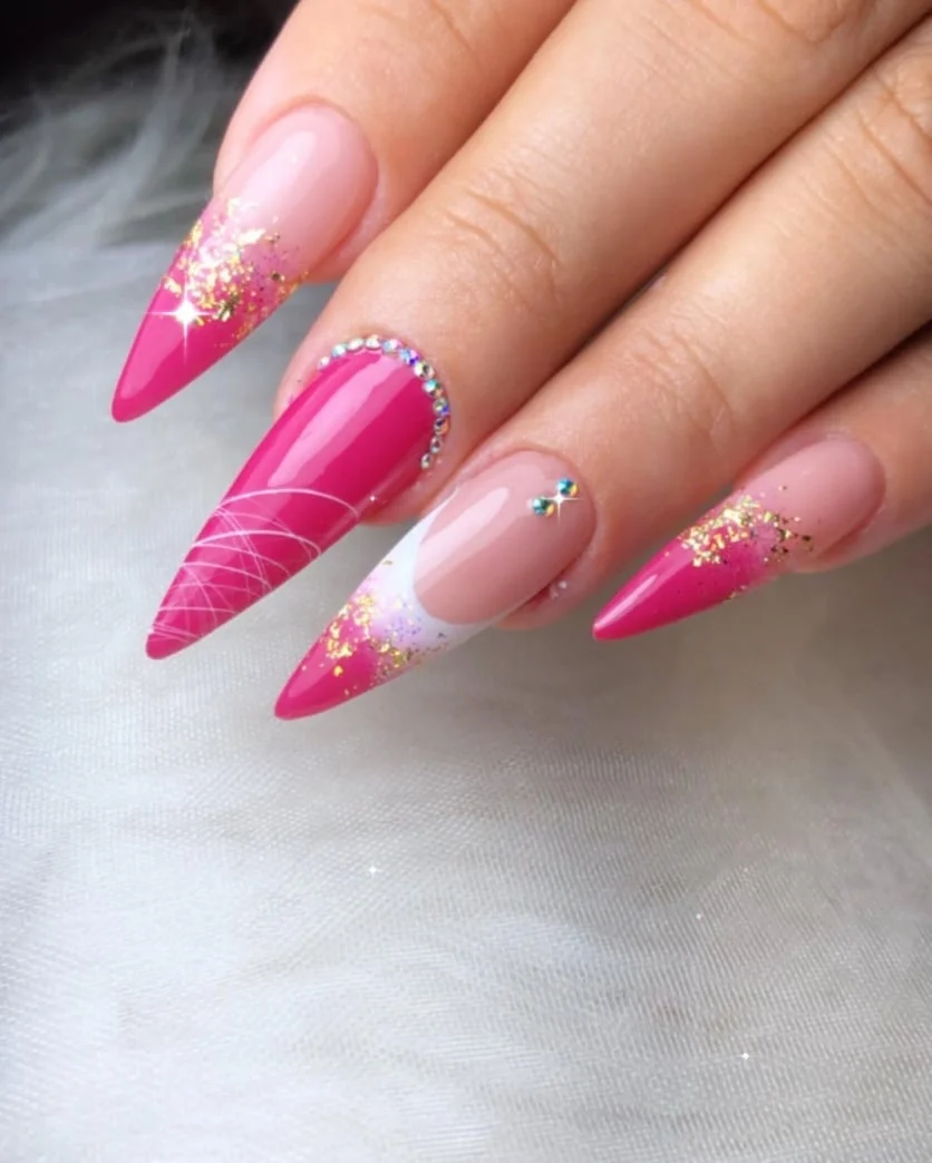 Unhas Rosa Bebê com Folhas de Ouro: Luxo Minimalista - ideia