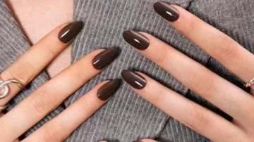 Unhas Chocolate Quente: Sofisticação Cremosa - ideia