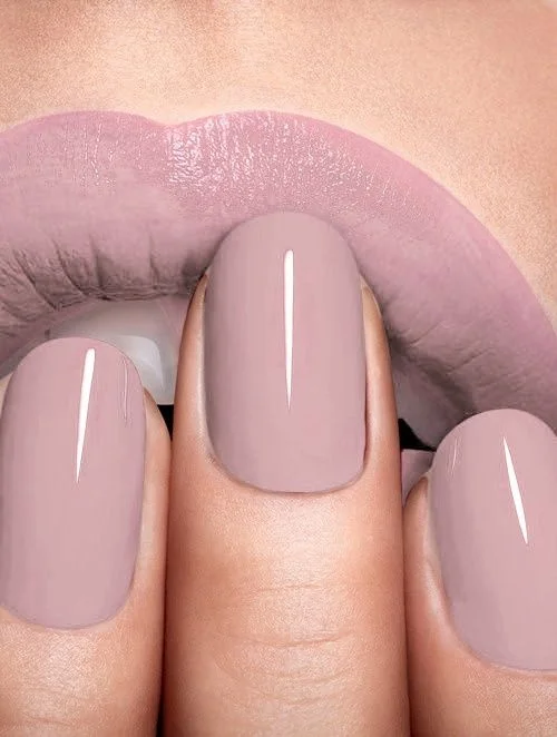 Nude Rosado Leitoso: Unhas Minimalistas e Elegantes - inspiração
