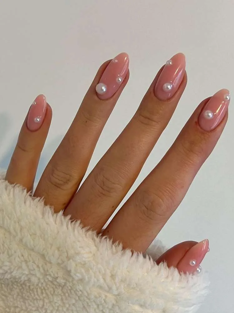 Pérolas Iridescentes: Um Toque Coquette e Romântico - inspiração