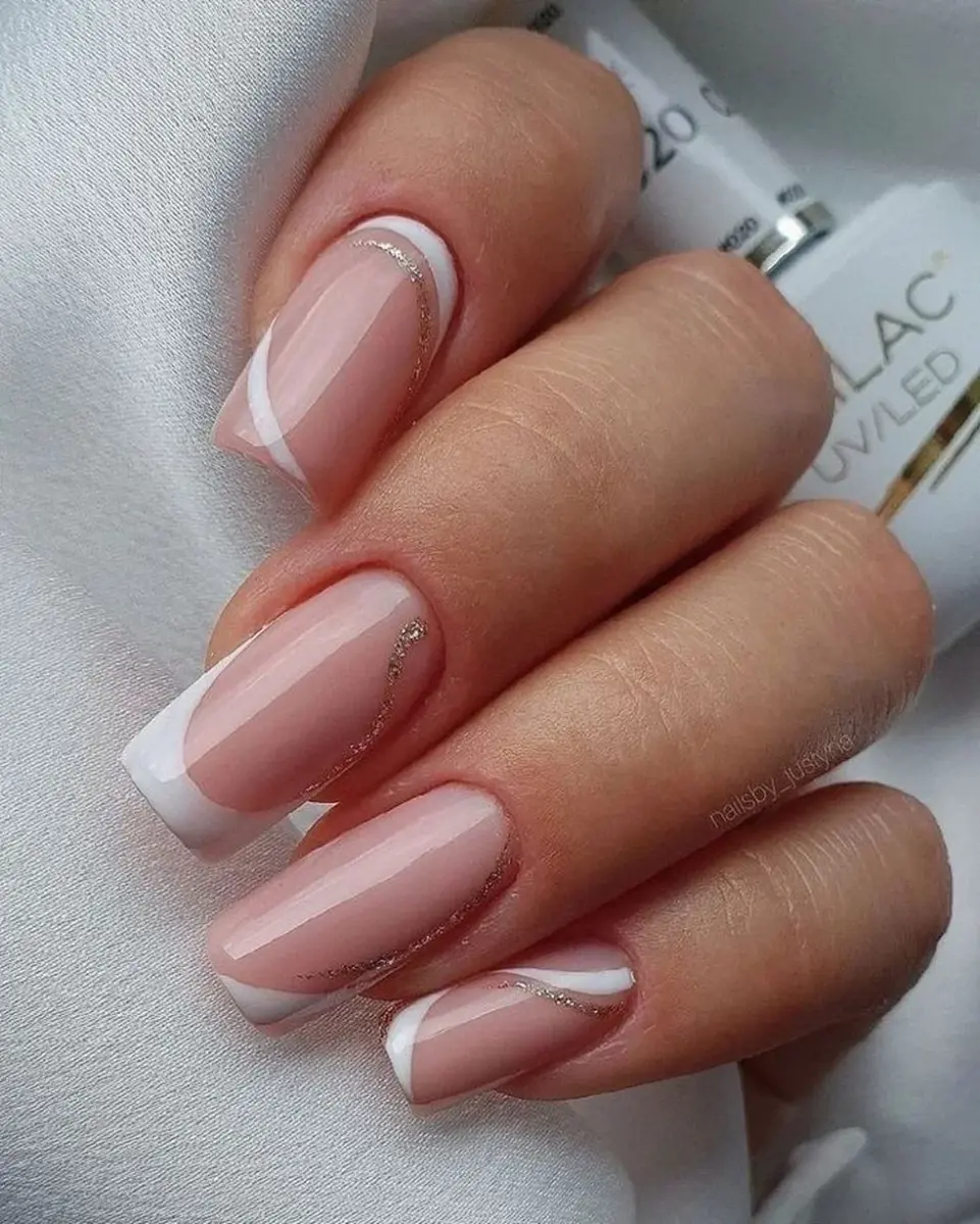 Minimalismo Elegante: Nude com Detalhes Geométricos - inspiração