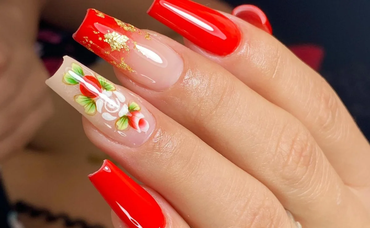 Unhas Decoradas com Adesivos Temáticos - inspiração