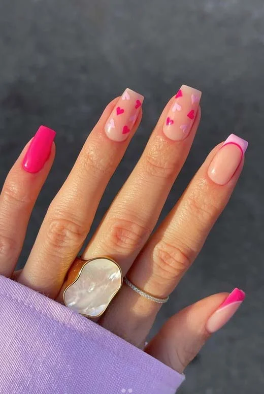 Francesinha Rosa Chiclete com Apliques de Corações Holográficos: Puro Romance! - detalhe