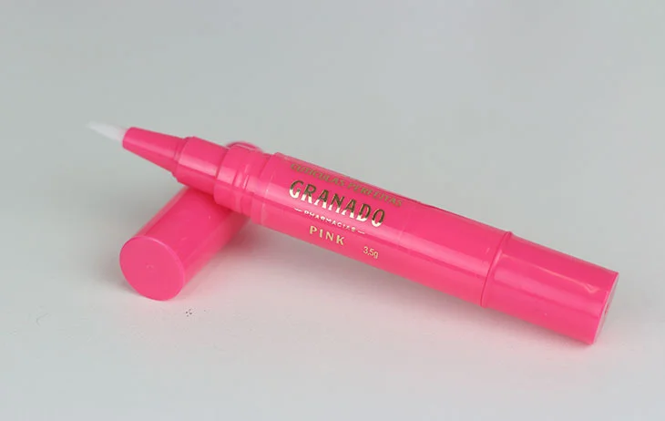 Unhas Vermelhas Sem Manchar a Cutícula - detalhe