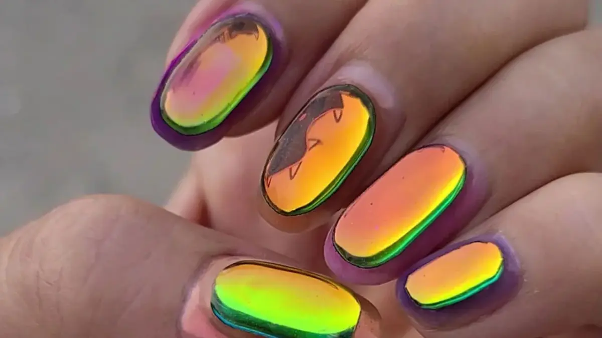 Efeito Aurora Boreal nas Unhas: Cores Místicas e Vibrantes - detalhe