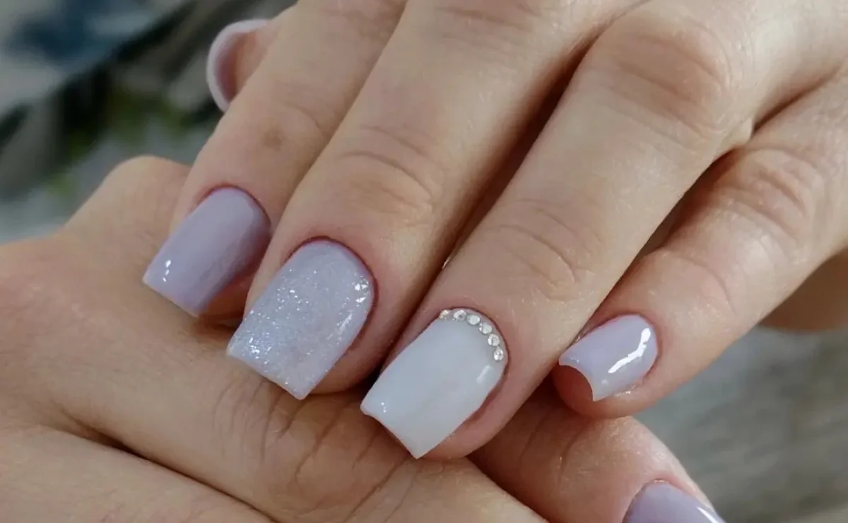 Esmalte holográfico com blindagem de gel - detalhe