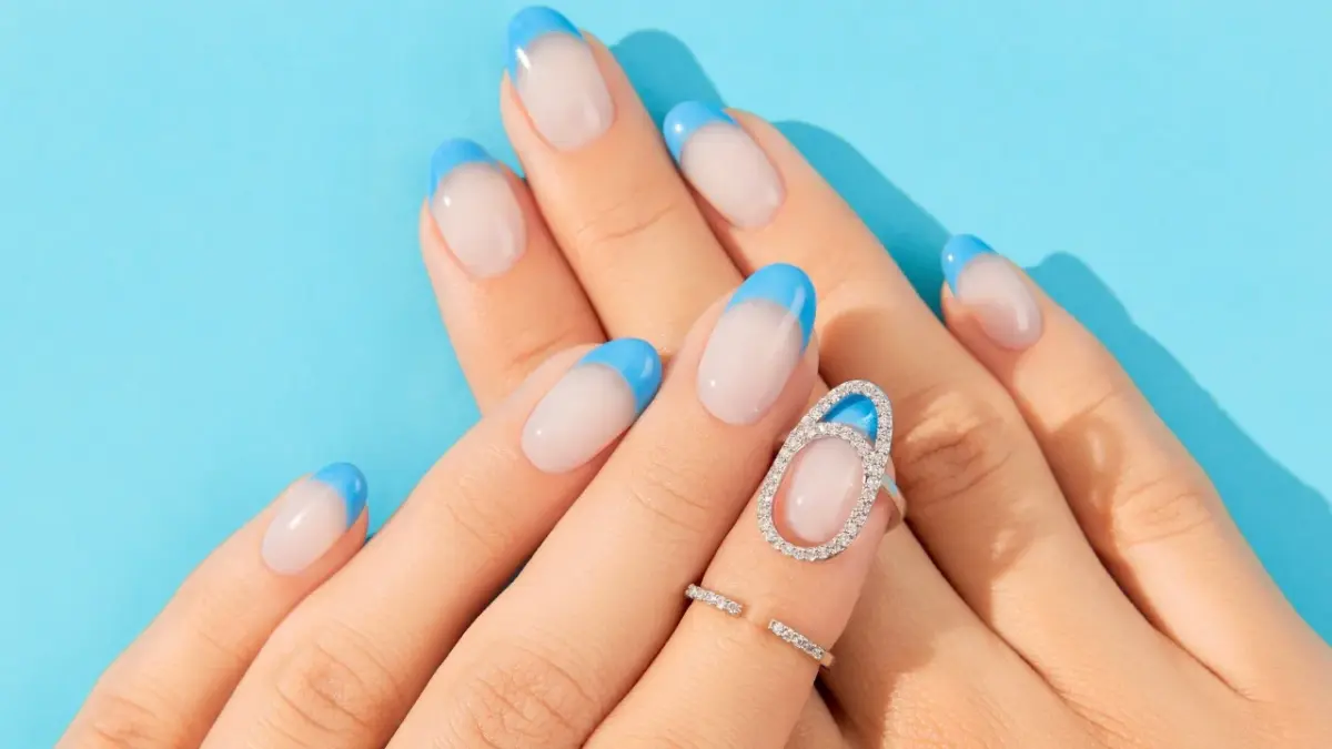 Francesinha Assimétrica Azul Bebê: Uma Abordagem Moderna e Divertida - detalhe