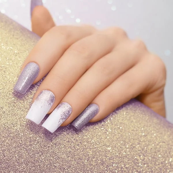 Esmalte com Glitter Degradê: Do Básico ao Glamour em Uma Aplicação - ideia