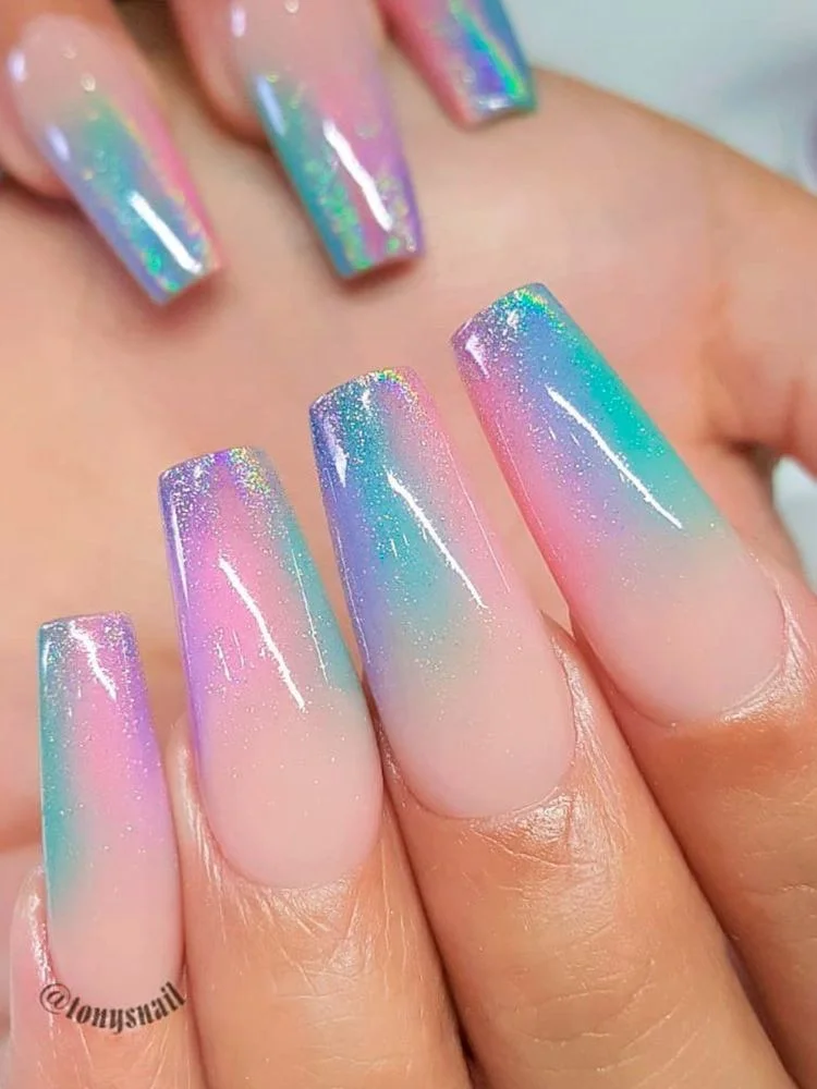 Efeito Aurora Boreal nas Unhas: Cores Místicas e Vibrantes - ideia