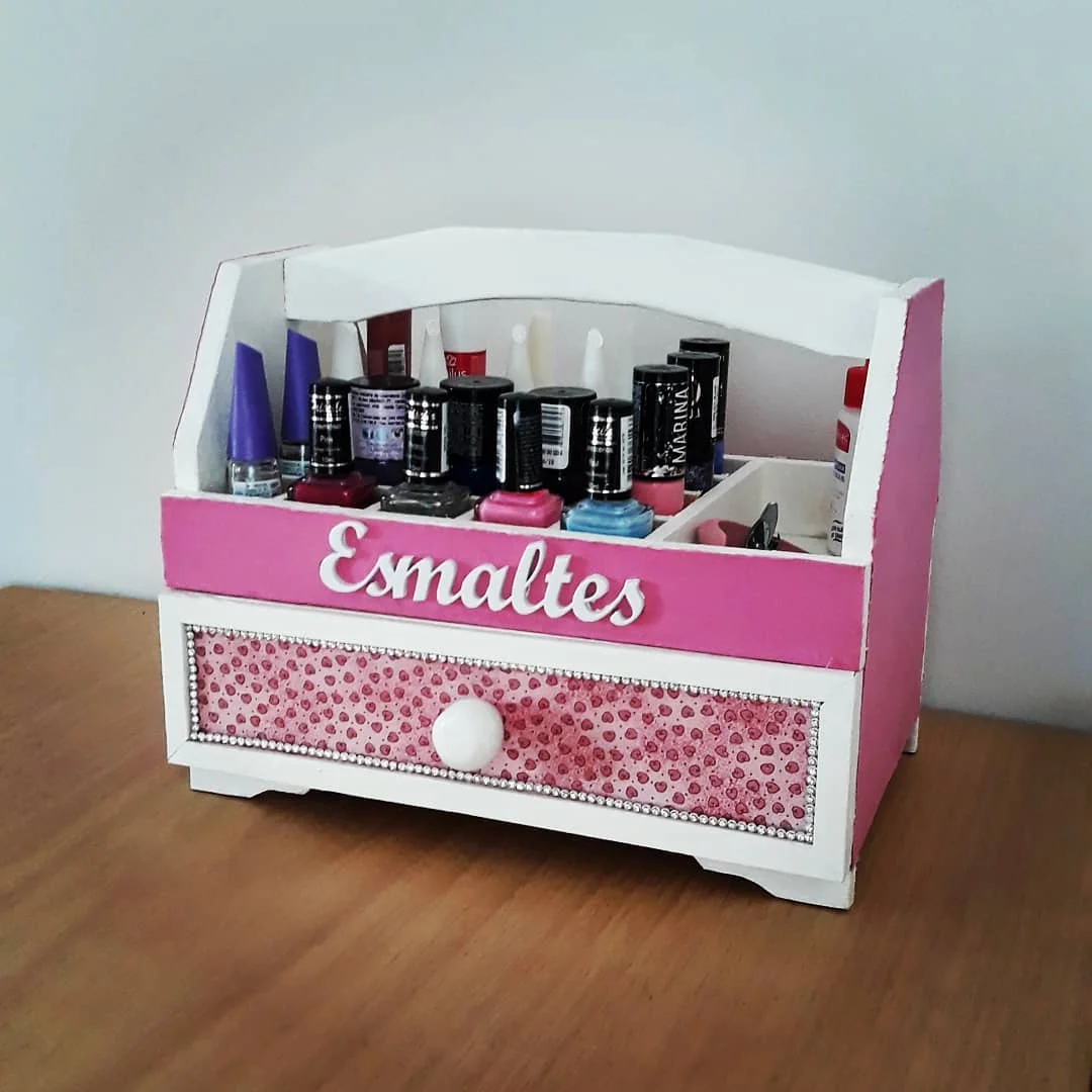 Minimalismo Chic: Organizador de Esmaltes com Caixas de Acetato - detalhe