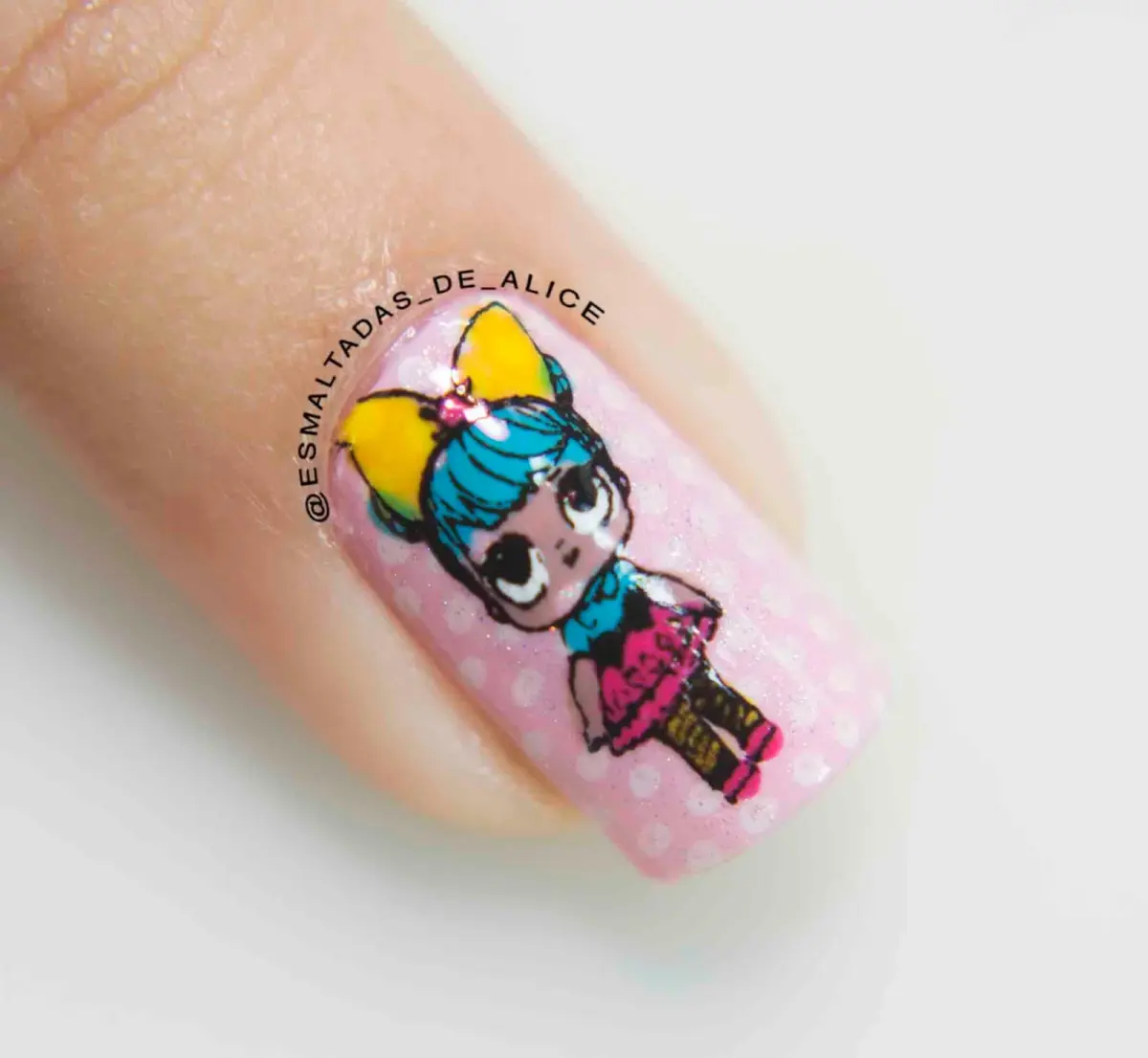 LOL Surprise: Uma Explosão de Cores e Alegria nas Suas Unhas - ideia