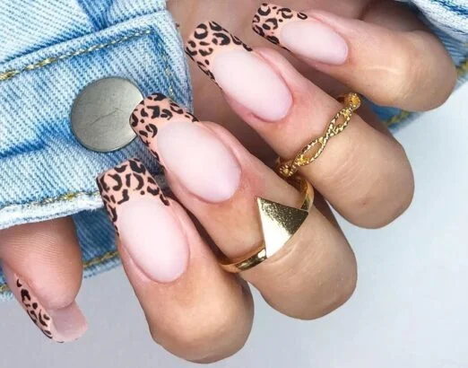 Francesinha Invertida de Oncinha: Modernidade Geométrica nas Suas Unhas - ideia