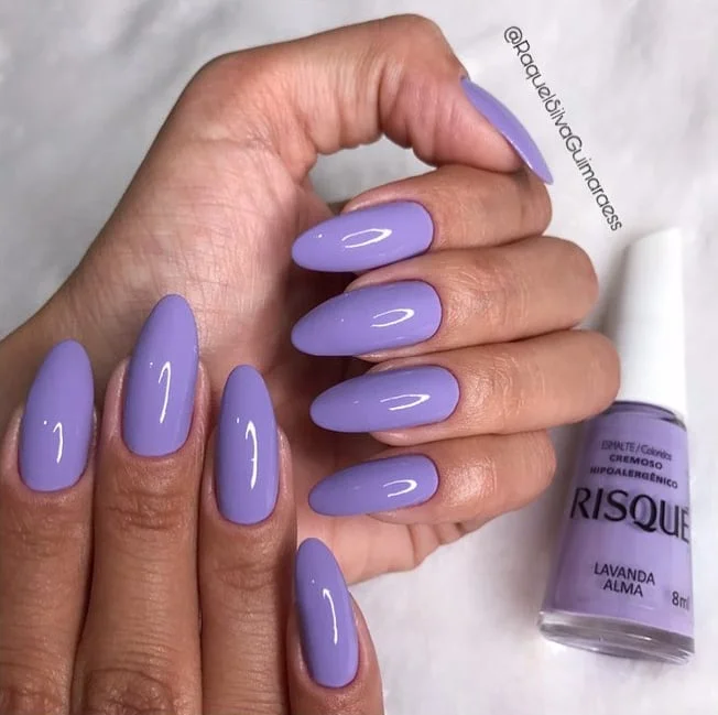 Unhas Degradê: Do Roxo Claro ao Branco Leitoso - inspiração