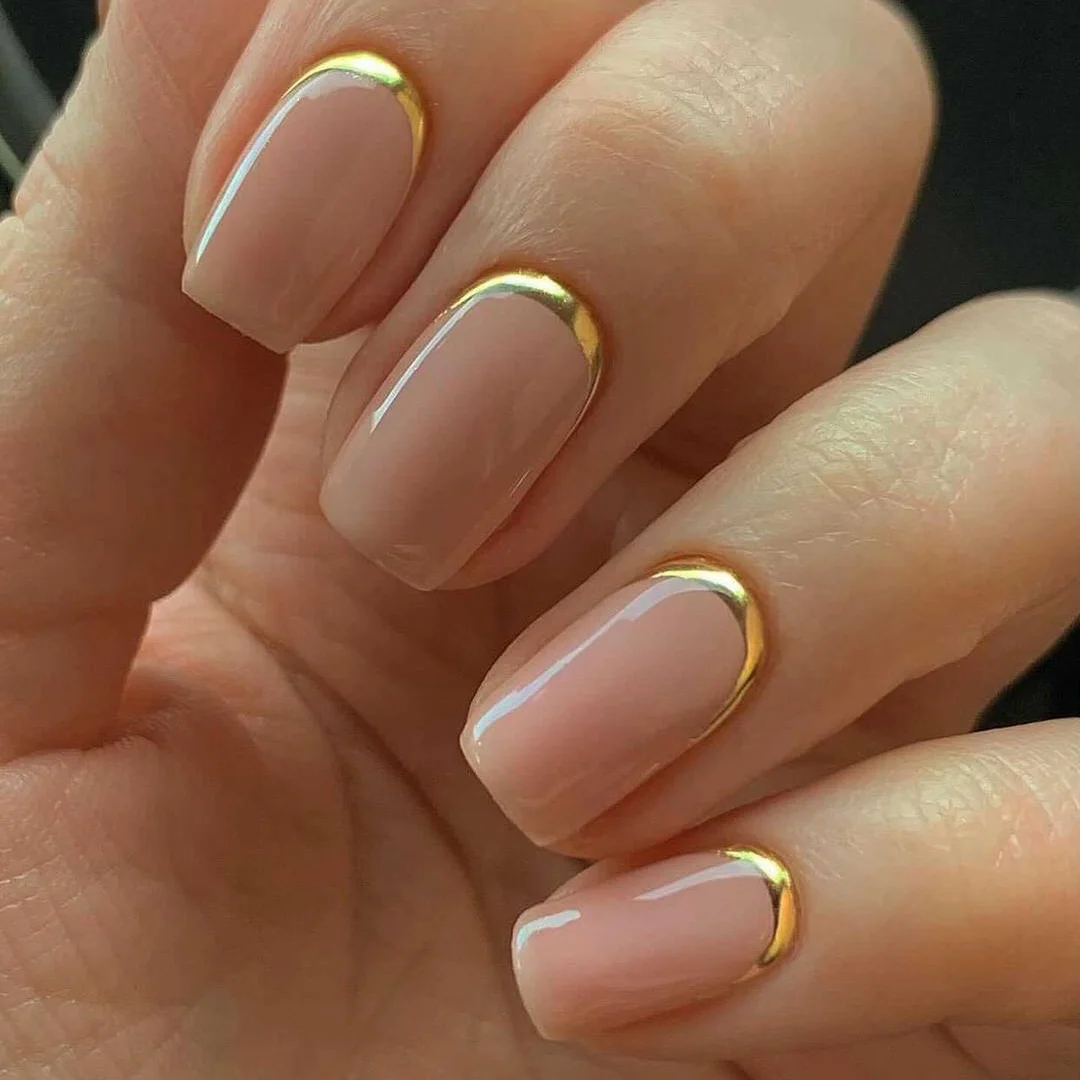 Francesinha Invertida com Borda Dourada e Base Nude - inspiração