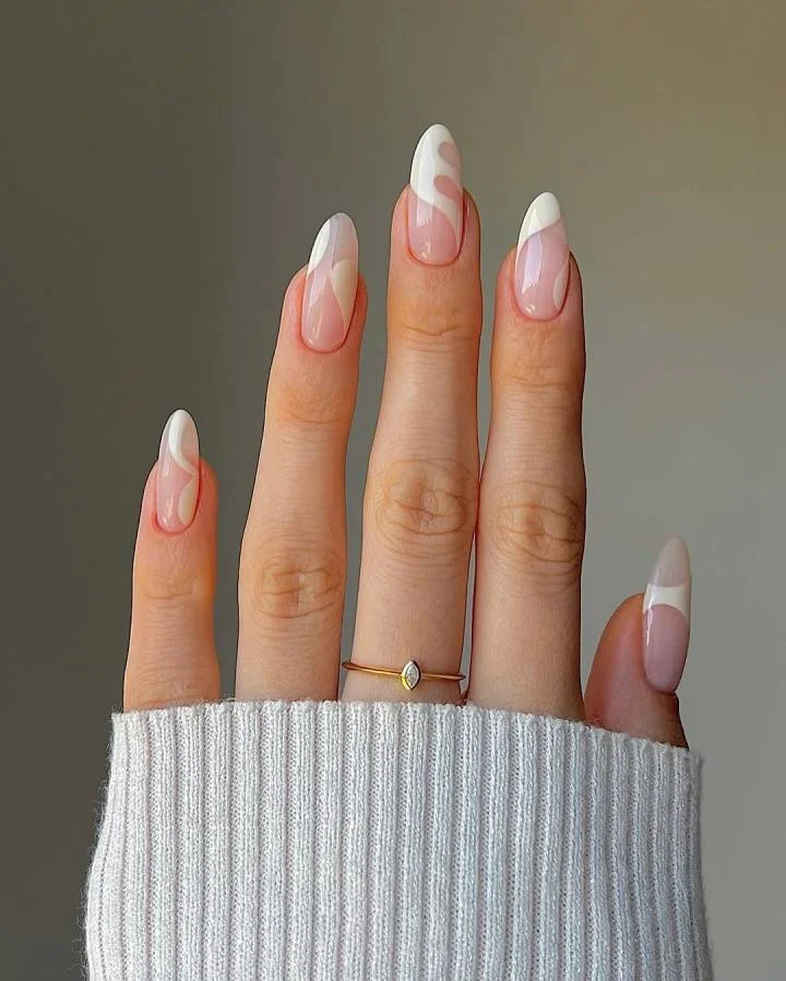 Francesinha Desconstruída com Esmalte Branco: Para Fugir do Óbvio com Estilo - inspiração