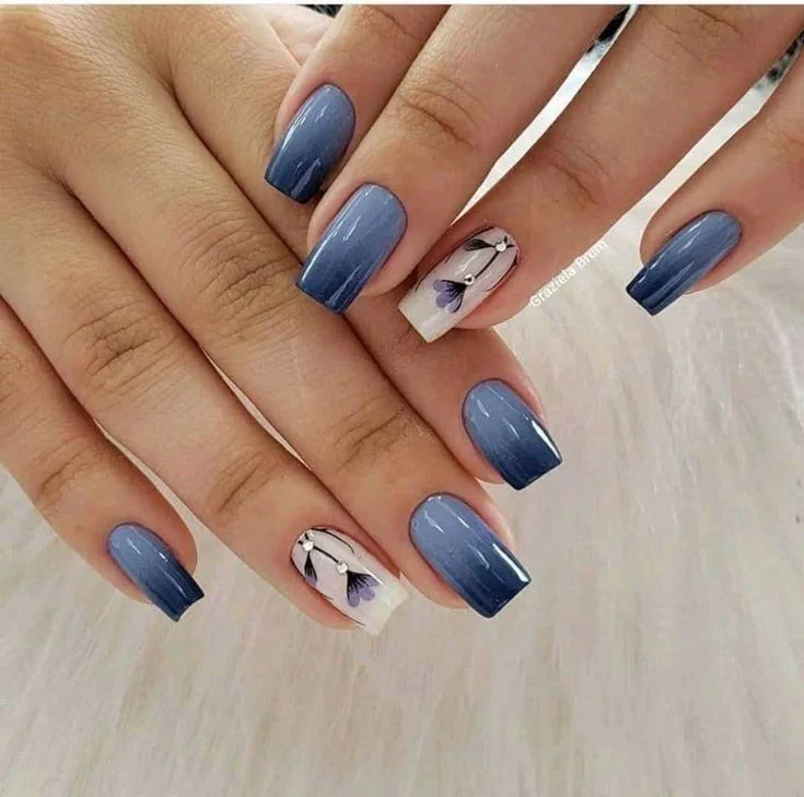 Degradê Azul Celeste ao Anil: Uma Viagem Cósmica nas Suas Unhas - inspiração