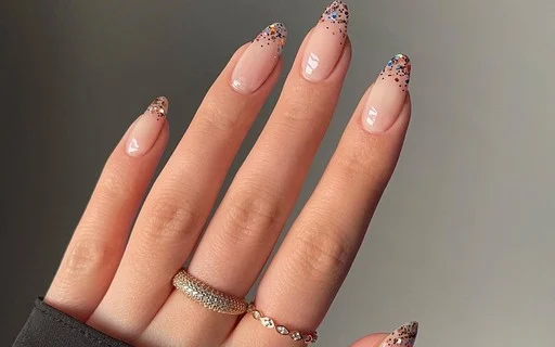 Glazed Donut com Cristais: Doce Glamour Iridescente para Brilhar - inspiração