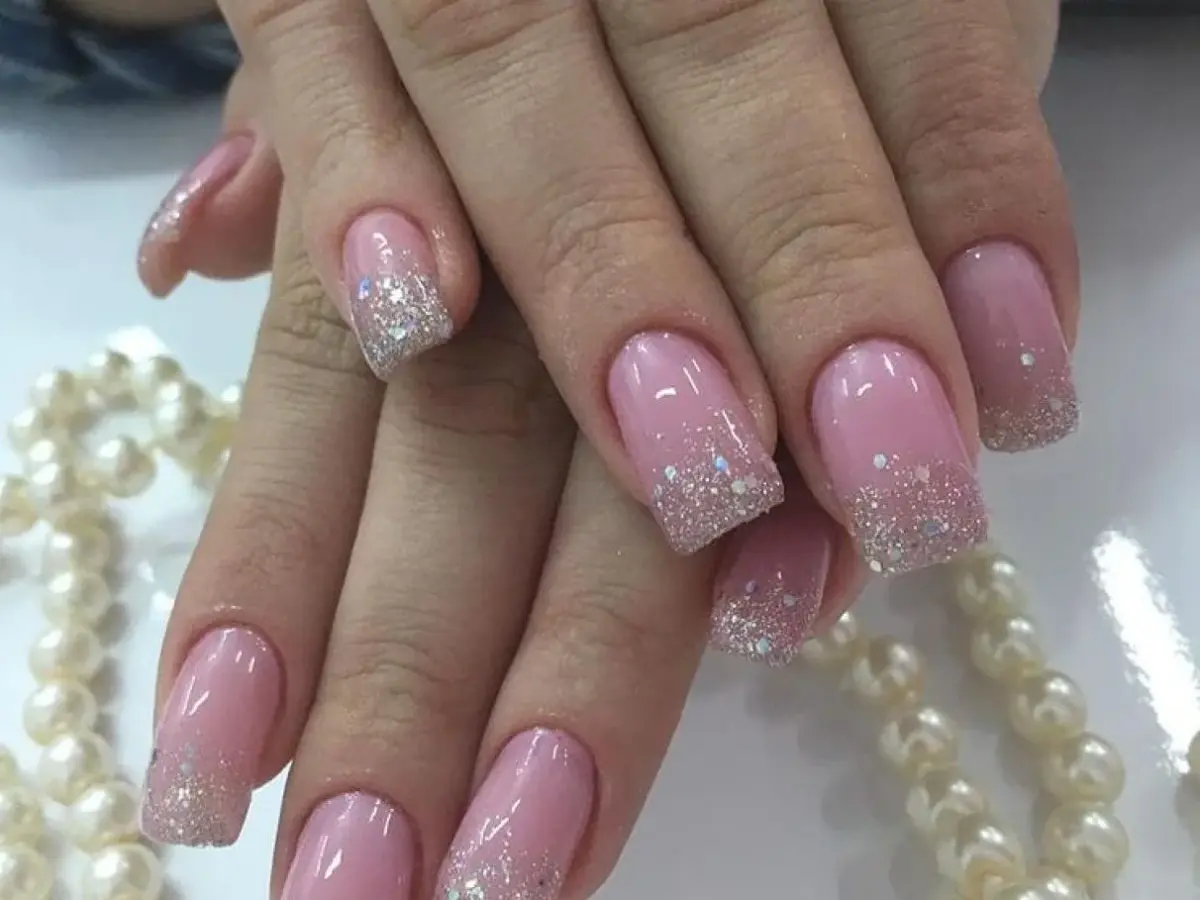 Micro Francesinha Rosa Pastel com Strass Pontuais: Minimalismo Sofisticado - detalhe