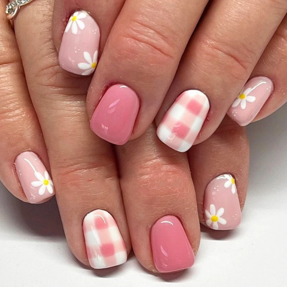 Estilo Ladylike: Rosinha Pastel com Margaridas Brancas Minimalistas - inspiração